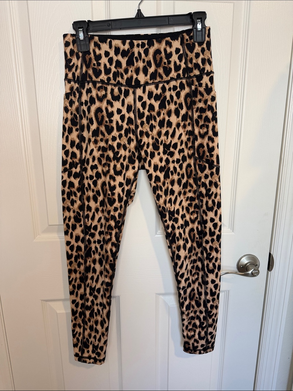 Victoria's Secret Incredible Essential Leopard Print Leggings  2 front pockets